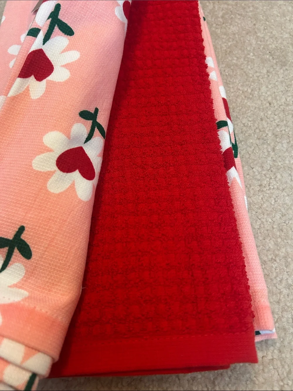 Saba Pink Daisy Heart Kitchen Towel Set